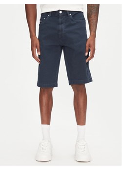 Tommy Jeans Szorty materiałowe Jaimie DM0DM21951 Granatowy Slim Fit - id: 0000304664717 - marki Tommy Jeans - 181226461 Tommy Jeans Szorty materiałowe Jaimie DM0DM21951 Granatowy Slim Fit ze sklepu MODIVO w kategorii Spodenki męskie - zdjęcie 181226461