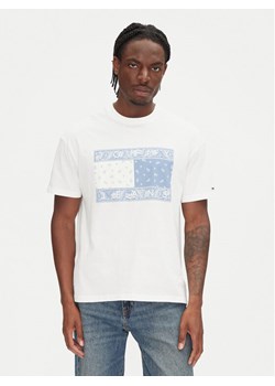 Tommy Jeans T-Shirt Paisley Flag DM0DM20810 Écru Relaxed Fit ze sklepu MODIVO w kategorii T-shirty męskie - zdjęcie 181226760