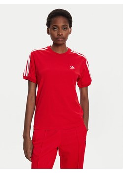 adidas T-Shirt 3-Stripes IR8050 Czerwony Regular Fit ze sklepu MODIVO w kategorii Komplety i garnitury damskie - zdjęcie 181226924