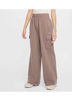Dziewczęce spodnie z dzianiny o kroju oversize Dri-FIT Nike Sportswear - Brązowy ze sklepu Nike poland w kategorii Spodnie damskie - zdjęcie 181235742