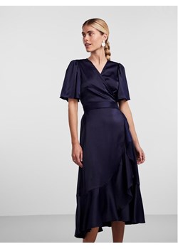 YAS Sukienka koktajlowa Thea 26028890 Niebieski Standard Fit ze sklepu MODIVO w kategorii Sukienki - zdjęcie 181238193