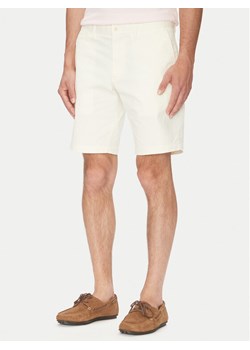 Tommy Hilfiger Szorty materiałowe Brooklyn MW0MW23563 Écru Regular Fit ze sklepu MODIVO w kategorii Spodenki męskie - zdjęcie 181238403