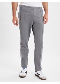 adidas Originals Męskie spodnie do biegania - Classic TP Mężczyźni szary jednolity ze sklepu vangraaf w kategorii Spodnie męskie - zdjęcie 181240134