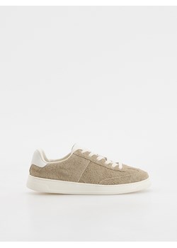 Reserved - Zamszowe sneakersy - beżowy ze sklepu Reserved w kategorii Trampki męskie - zdjęcie 181240620