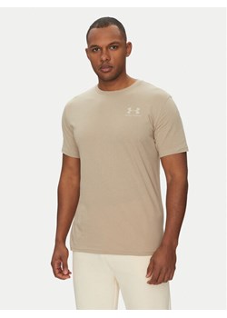 Under Armour T-Shirt Left Chest Logo SS 1326799 Beżowy Loose Fit ze sklepu MODIVO w kategorii T-shirty męskie - zdjęcie 181243860