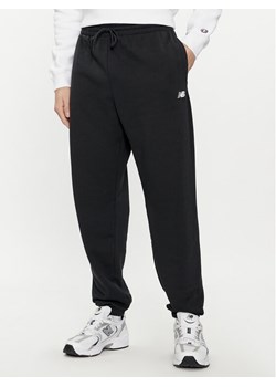 New Balance Spodnie dresowe MP41519 Czarny Relaxed Fit ze sklepu MODIVO w kategorii Spodnie męskie - zdjęcie 181244551