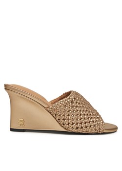 Klapki Tommy Hilfiger Crochet Metallic Lthr Wedge Mule FW0FW08812 Złoty ze sklepu eobuwie.pl w kategorii Klapki damskie - zdjęcie 181254784