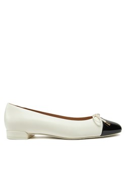 Baleriny Stuart Weitzman Sleek Bow Flat SG888 Écru ze sklepu eobuwie.pl w kategorii Balerinki - zdjęcie 181263973