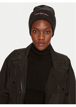 Czapka Calvin Klein Mono Logo Embro K60K612668 Czarny ze sklepu eobuwie.pl w kategorii Czapki zimowe damskie - zdjęcie 181264471