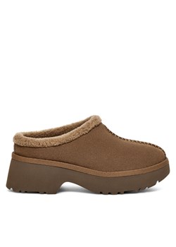 Klapki Ugg W New Heights Cozy Clog 1162510 Brązowy ze sklepu eobuwie.pl w kategorii Klapki damskie - zdjęcie 181268482