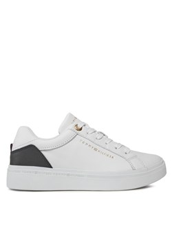 Sneakersy Tommy Hilfiger Elevated Essential Court Sneaker FW0FW07635 Biały ze sklepu eobuwie.pl w kategorii Trampki damskie - zdjęcie 181270123