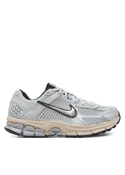 Sneakersy Nike Zoom Vomero 5 FN6742 002 Szary ze sklepu eobuwie.pl w kategorii Buty sportowe damskie - zdjęcie 181272911