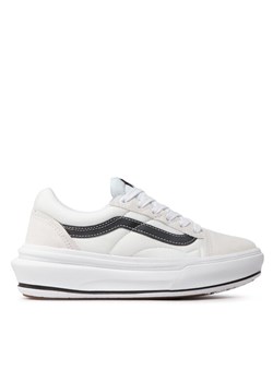 Tenisówki Vans Old Skool Overt VN0A7Q5EWHT1 Biały ze sklepu eobuwie.pl w kategorii Trampki damskie - zdjęcie 181276993