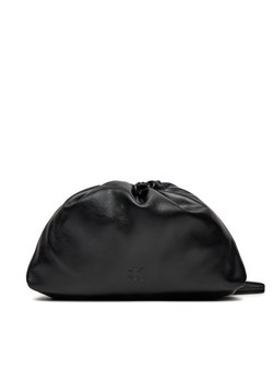 Torebka Calvin Klein Jeans K60K612650 Czarny ze sklepu eobuwie.pl w kategorii Listonoszki - zdjęcie 181278573