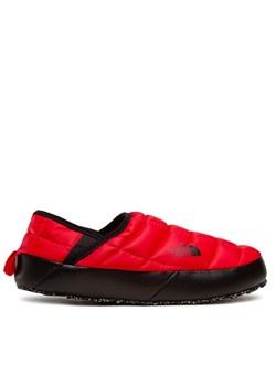 Kapcie The North Face Thermoball Traction Mule V NF0A3UZNKZ31-070 Czerwony ze sklepu eobuwie.pl w kategorii Kapcie męskie - zdjęcie 181286530