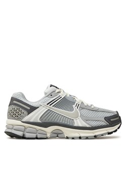 Sneakersy Nike Zoom Vomero 5 FD9919 001 Szary ze sklepu eobuwie.pl w kategorii Buty sportowe damskie - zdjęcie 181287141