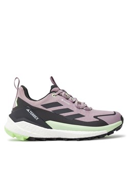 Sneakersy adidas Terrex Free Hiker 2.0 Low GORE-TEX Hiking IE5102 Fioletowy ze sklepu eobuwie.pl w kategorii Buty trekkingowe damskie - zdjęcie 181304061