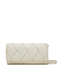 Torebka Calvin Klein Ck Woven Convertible Wallet Bag K60K612970 Biały ze sklepu eobuwie.pl w kategorii Listonoszki - zdjęcie 181304783