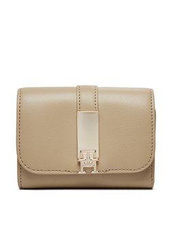 Mały Portfel Damski Tommy Hilfiger Th Heritage Med AW0AW16579 Beżowy ze sklepu eobuwie.pl w kategorii Portfele damskie - zdjęcie 181307882
