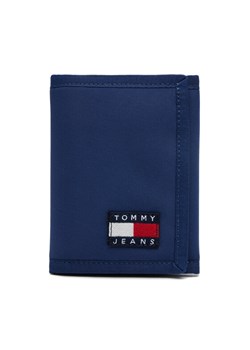 Mały Portfel Męski Tommy Jeans Tjm Ess Daily Nylon Tri Wallet AM0AM13269 Granatowy ze sklepu eobuwie.pl w kategorii Portfele męskie - zdjęcie 181314340