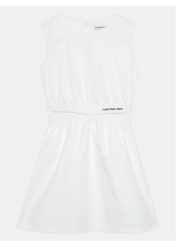 Calvin Klein Jeans Sukienka letnia Minimalistic IG0IG02470 Biały Regular Fit ze sklepu MODIVO w kategorii Sukienki dziewczęce - zdjęcie 181886252