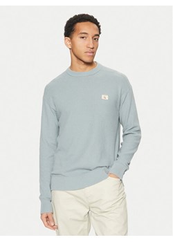 Calvin Klein Jeans Sweter J30J326746 Niebieski Relaxed Fit ze sklepu MODIVO w kategorii Swetry męskie - zdjęcie 181886391
