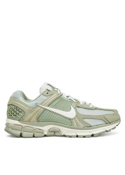 Nike Sneakersy Zoom Vomero 5 HF1553 300 Zielony ze sklepu MODIVO w kategorii Buty sportowe męskie - zdjęcie 181886490
