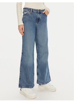 Guess Jeansy W4BA0Y D5CC4 Niebieski Relaxed Fit ze sklepu MODIVO w kategorii Jeansy damskie - zdjęcie 181886724