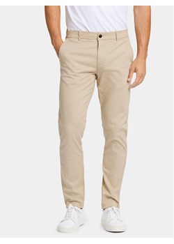 Lindbergh Chinosy 30-005044 Beżowy Slim Fit ze sklepu MODIVO w kategorii Spodnie męskie - zdjęcie 181886971