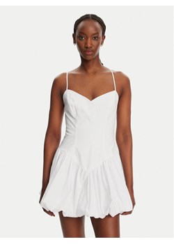 BARDOT Sukienka koktajlowa Lissett Poplin 59794DB Biały Slim Fit ze sklepu MODIVO w kategorii Sukienki - zdjęcie 181888260