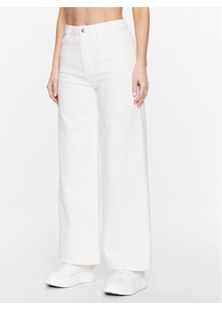 Tommy Hilfiger Jeansy WW0WW38518 Biały Relaxed Fit ze sklepu MODIVO w kategorii Jeansy damskie - zdjęcie 181894461