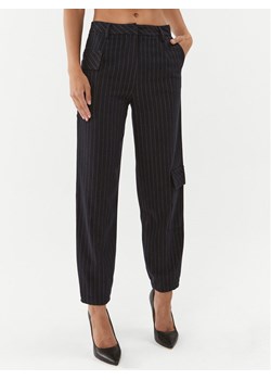 Silvian Heach Spodnie materiałowe CVA23086PA Granatowy Relaxed Fit - id: 0000303130121 - marki SILVIAN HEACH - 181894522 Silvian Heach Spodnie materiałowe CVA23086PA Granatowy Relaxed Fit ze sklepu MODIVO w kategorii Spodnie damskie - zdjęcie 181894522