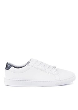 Sneakersy Tommy Hilfiger Essential Sneaker FW0FW03682 Biały ze sklepu eobuwie.pl w kategorii Trampki damskie - zdjęcie 181897304