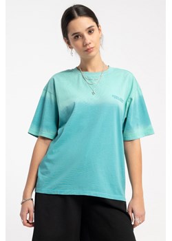 Turkusowy t-shirt z efektem sprayowania, kolor - niebieski, rozmiar - 140 ze sklepu REPORTER w kategorii Bluzki dziewczęce - zdjęcie 181907463