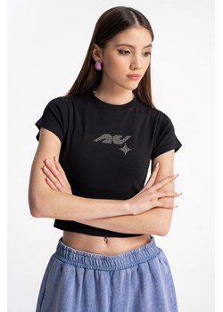 Czarny crop top z ozdobną aplikacją, kolor - czarny, rozmiar - 140 ze sklepu REPORTER w kategorii Bluzki dziewczęce - zdjęcie 181907502