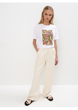 Mohito - T-shirt z nadrukiem - biały ze sklepu Mohito w kategorii Bluzki damskie - zdjęcie 181910701
