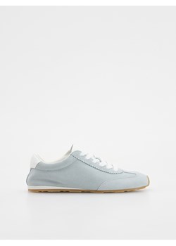 Reserved - Zamszowe sneakersy - jasnoturkusowy ze sklepu Reserved w kategorii Buty sportowe damskie - zdjęcie 181913731
