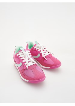 Reserved - Sneakersy z łączonych materiałów - fuksja ze sklepu Reserved w kategorii Buty sportowe dziecięce - zdjęcie 181916174