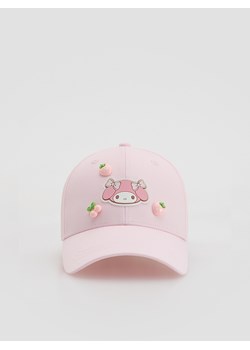 Reserved - Czapka z daszkiem z aplikacją Hello Kitty and Friends - pastelowy róż ze sklepu Reserved w kategorii Czapki dziecięce - zdjęcie 181916522