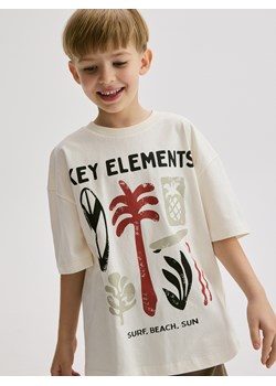 Reserved - Bawełniany t-shirt z nadrukiem - złamana biel ze sklepu Reserved w kategorii T-shirty chłopięce - zdjęcie 181917021