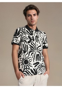 Sinsay - Koszulka polo z ozdobnym wzorem allover - kremowy ze sklepu Sinsay w kategorii T-shirty męskie - zdjęcie 181929514