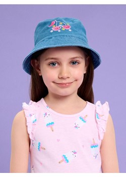 Sinsay - Jeansowy kapelusz bucket hat z haftowanymi owocami - niebieski ze sklepu Sinsay w kategorii Czapki dziecięce - zdjęcie 181929912