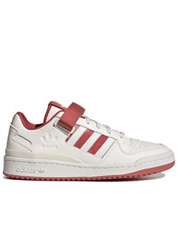 Buty adidas Originals Forum Low GW2043 - kremowo-czerwone ze sklepu streetstyle24.pl w kategorii Buty sportowe męskie - zdjęcie 181930304