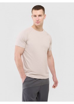 Męski t-shirt basic  Outhorn OTHWAW24TTSHM2378 - beżowy ze sklepu Sportstylestory.com w kategorii T-shirty męskie - zdjęcie 181943911