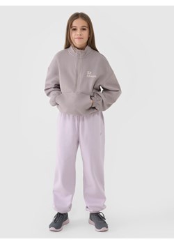 Dziewczęce spodnie dresowe joggery 4F 4FJASAW24TTROF1403 - fioletowe ze sklepu Sportstylestory.com w kategorii Spodnie dziewczęce - zdjęcie 181944021