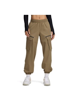 Damskie spodnie treningowe Under Armour Unstoppable Cargo Pant - khaki ze sklepu Sportstylestory.com w kategorii Spodnie damskie - zdjęcie 181944270