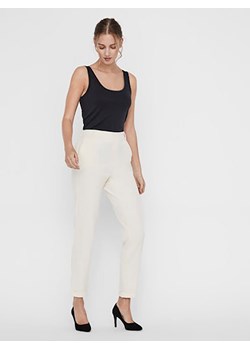 Vero Moda Spodnie w kolorze kremowym ze sklepu Limango Polska w kategorii Spodnie damskie - zdjęcie 181948672