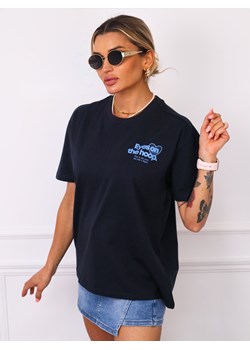 T-SHIRT Z NIEBIESKIM NAPISEM I APLIKACJĄ NA PLECACH- GRANATOWY ze sklepu olika.com.pl w kategorii Bluzki damskie - zdjęcie 181952873