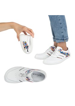 Barefoot sneakersy damskie skórzane minimalistyczne Layla OLIVIER białe ze sklepu butyolivier w kategorii Półbuty damskie - zdjęcie 181955000