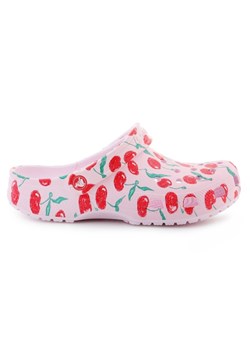 Klapki Crocs Classic Fresh Fruits clog 211008-6ZW różowe ze sklepu ButyModne.pl w kategorii Klapki damskie - zdjęcie 181955421
